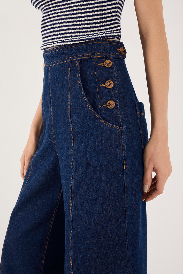 Calça Jeans Pregas Botões