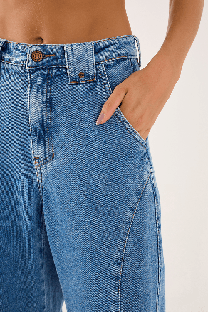 Calça Jeans Detalhe Fenda