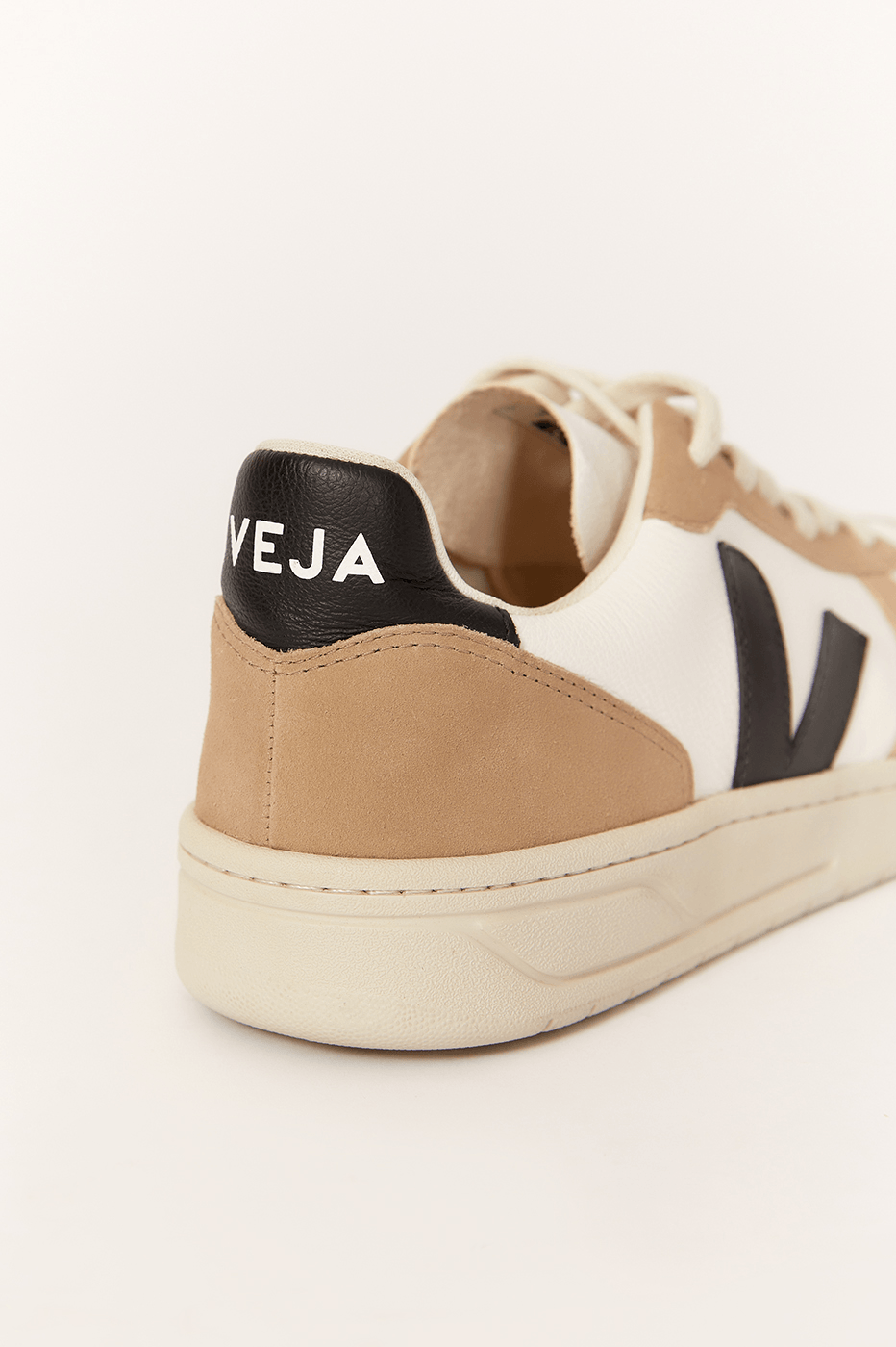 Tênis Veja V-10 Black Sahara