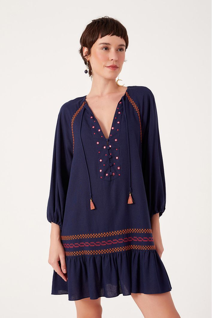 Vestido Curto Linho Com Pala Bordada