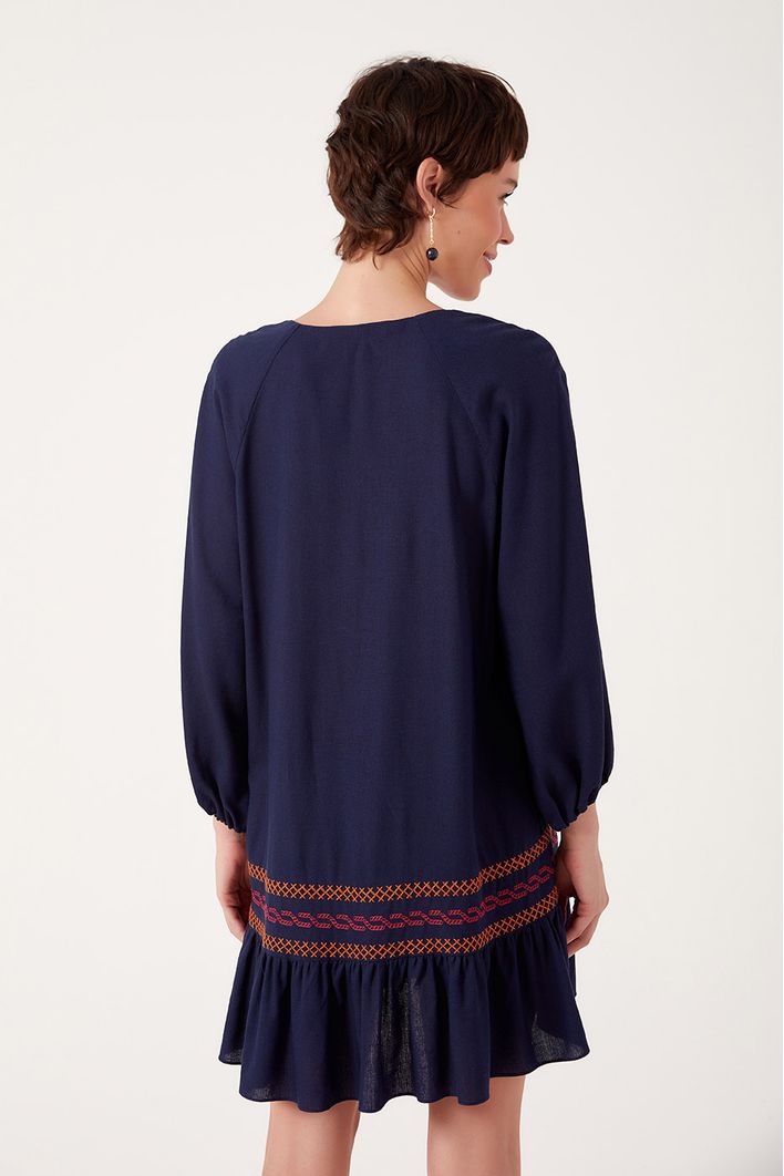 Vestido Curto Linho Com Pala Bordada