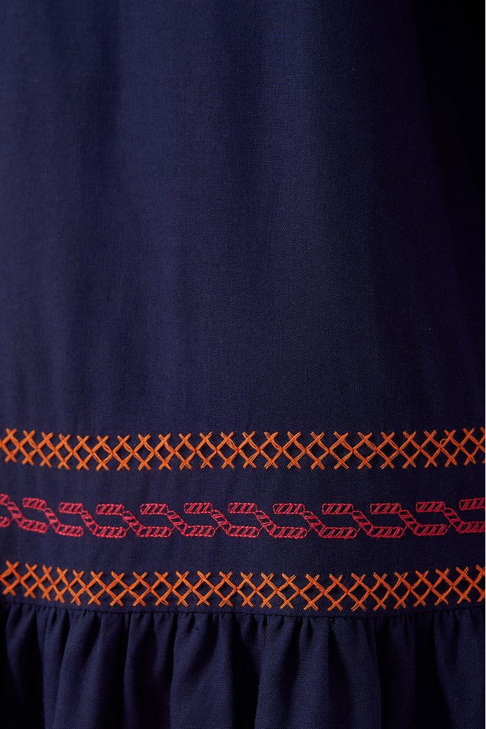 Vestido Curto Linho Com Pala Bordada