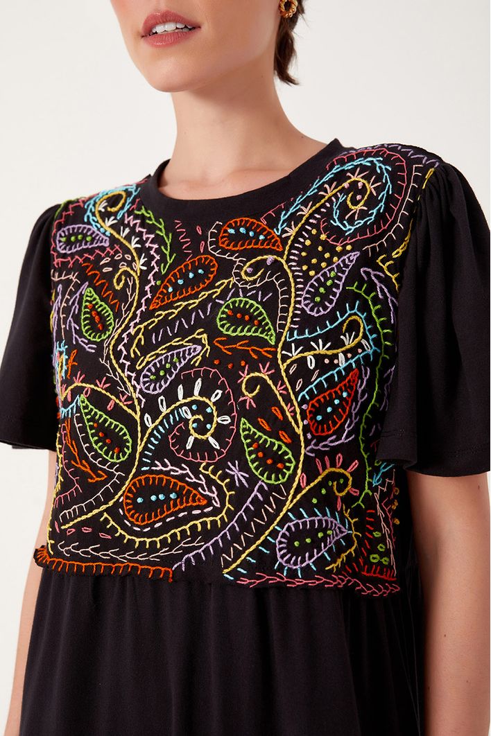 Vestido T-shirt Bordado