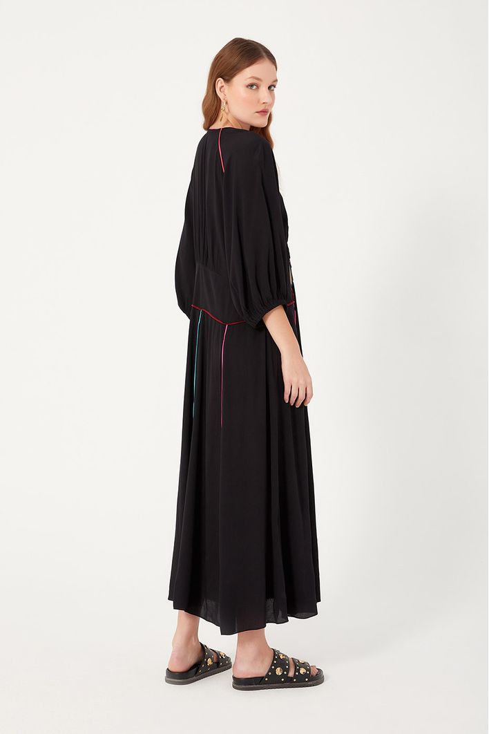 Vestido Crepe Midi Bordado Borboleta