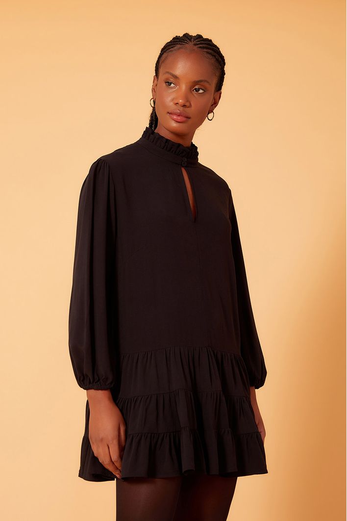 Vestido Crepe Curto Gola Alta