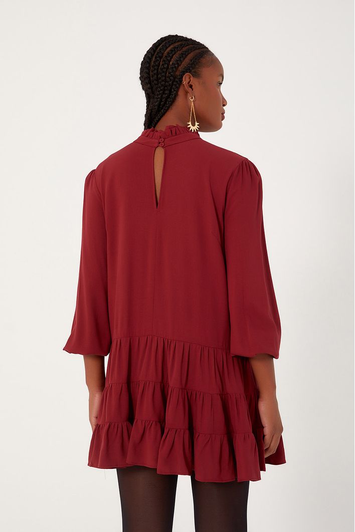 Vestido Crepe Curto Gola Alta