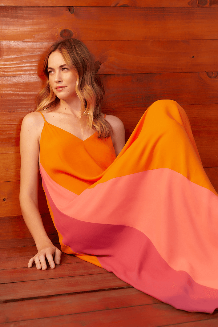 Vestido Crepe Cropped Recortes Laterais