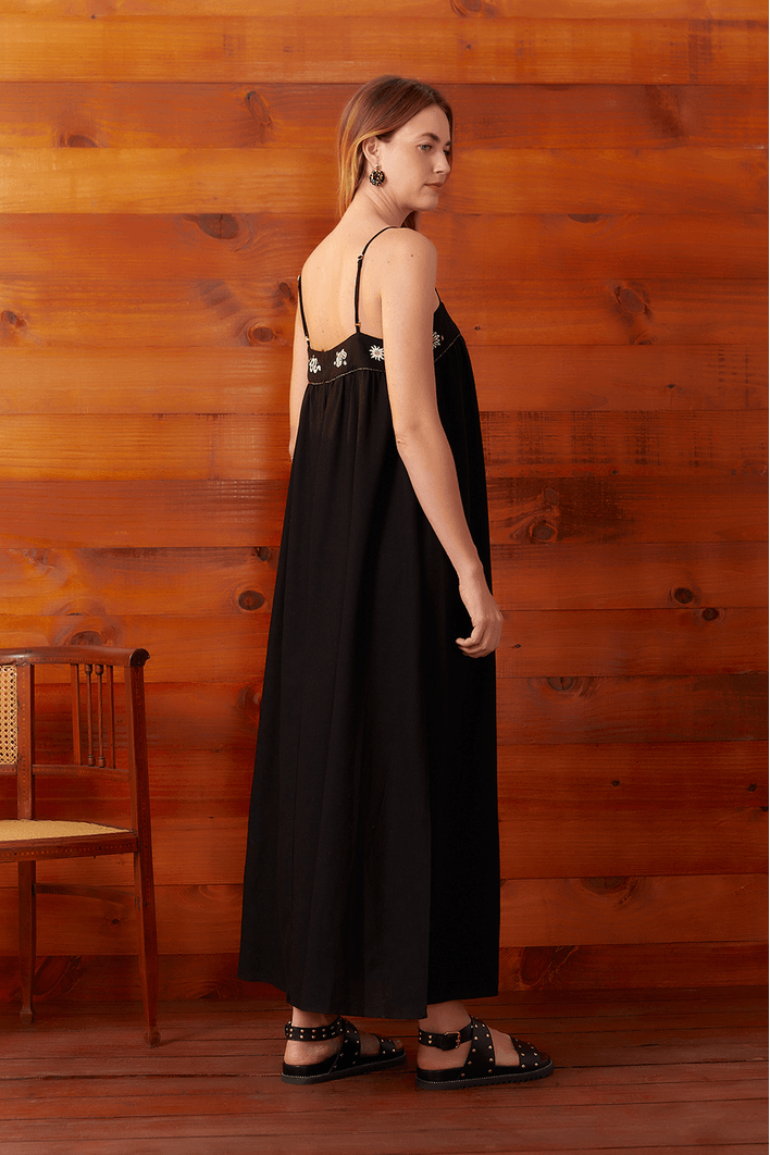 Vestido Midi Linho Bordado Sonhos