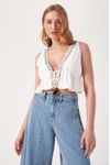 Blusa Linho Decotada Bordada