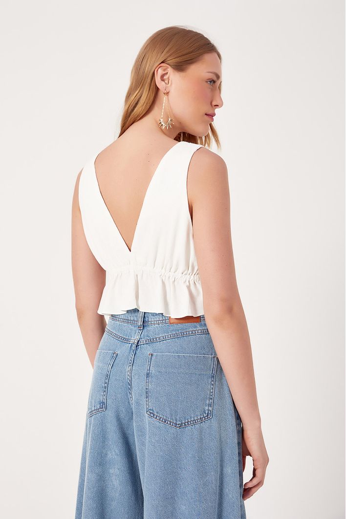 Blusa Linho Decotada Bordada