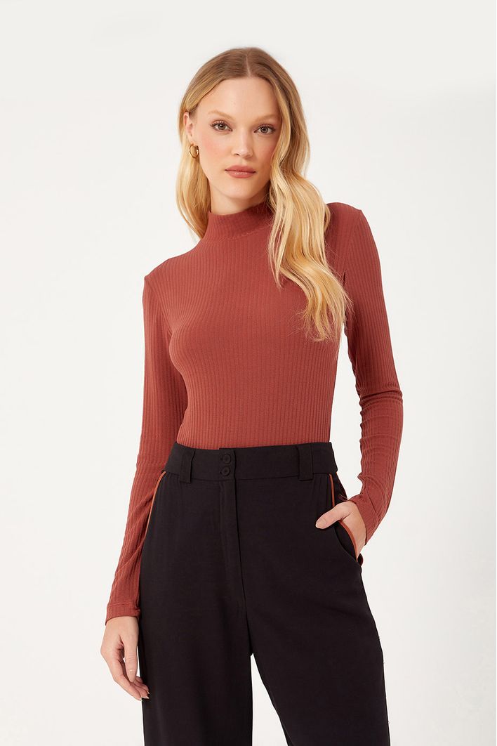 Blusa Gola Rolê Canelada