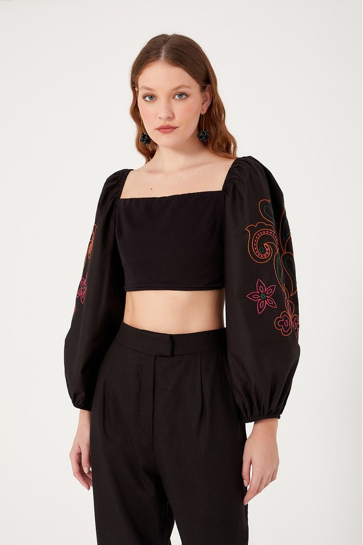Blusa Manga Tecido Bordado