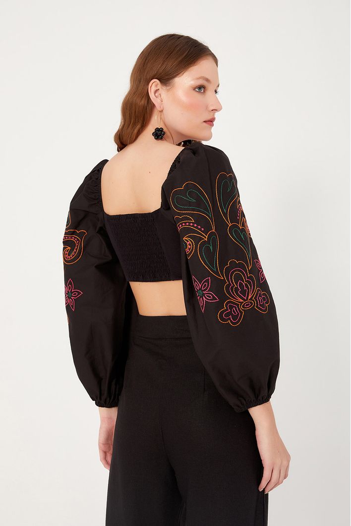 Blusa Manga Tecido Bordado