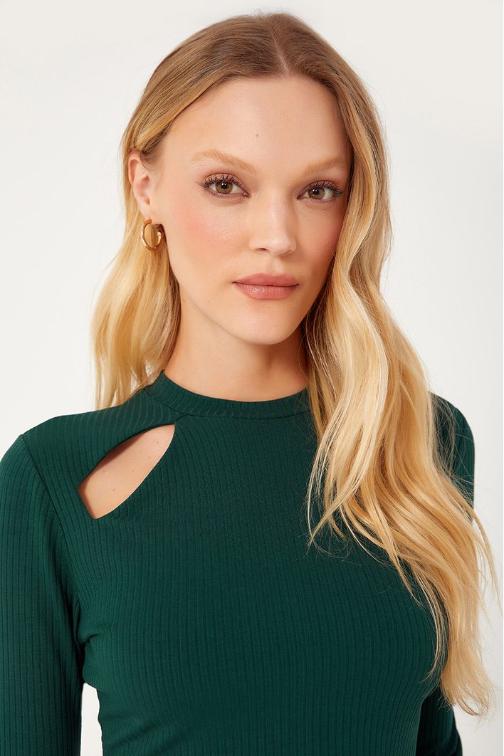 Blusa Cropped Ombro Vazado