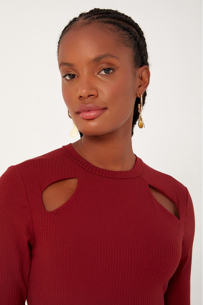 Blusa Cropped Ombro Vazado
