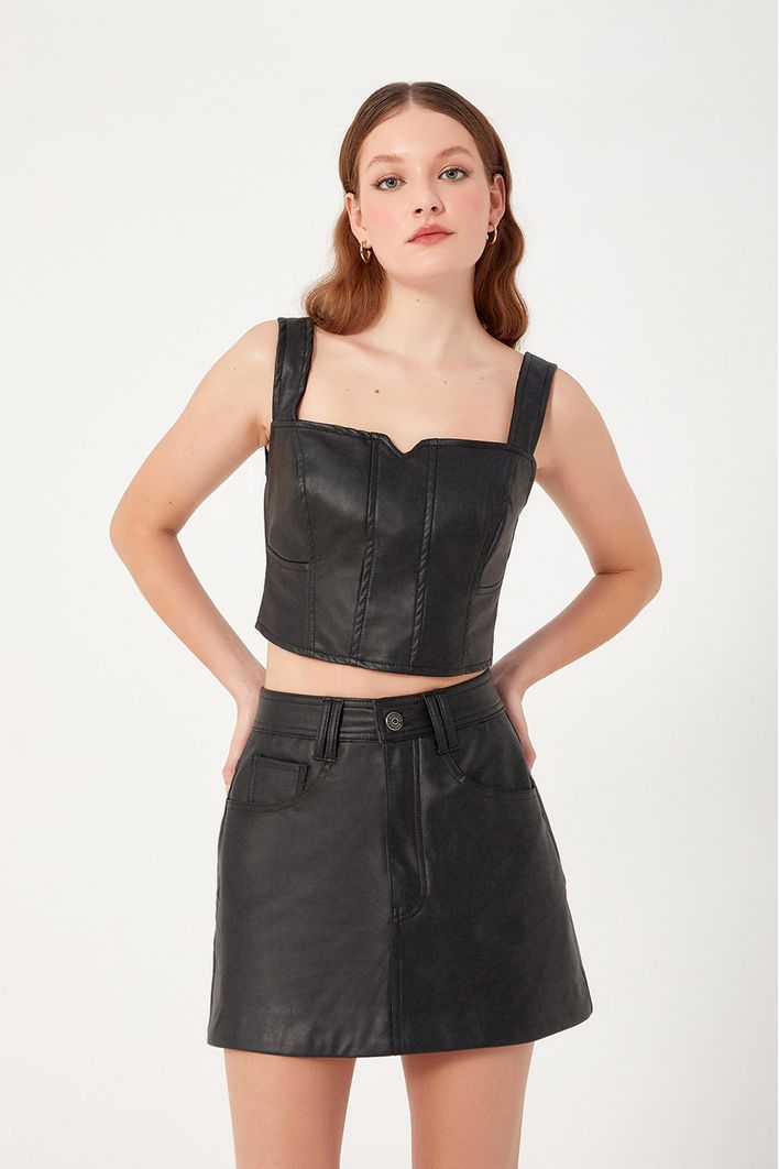 Blusa Recortes Leather