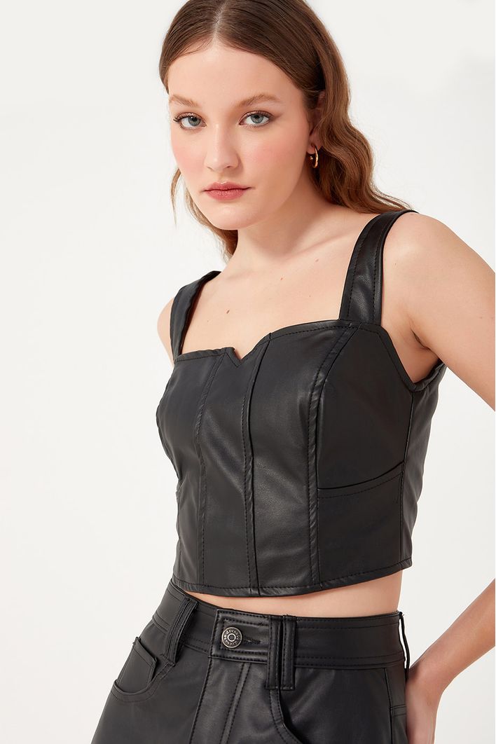 Blusa Recortes Leather