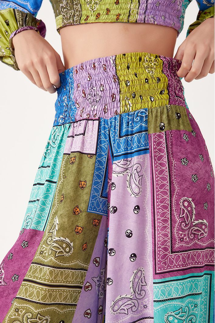 Calça Ampla Estampa Patch Bandana