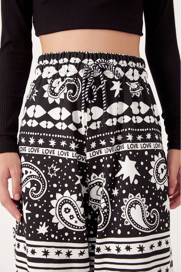 Calça Moletom Estampa Paisley Love