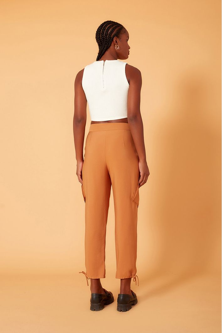 Calça Bolsos Laterais