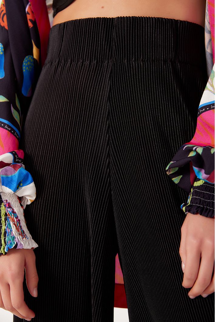 Calça Pantacourt Plissada
