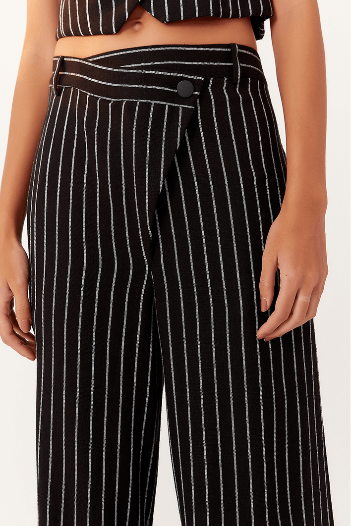 Calça Risca de Giz Braguilha Diagonal