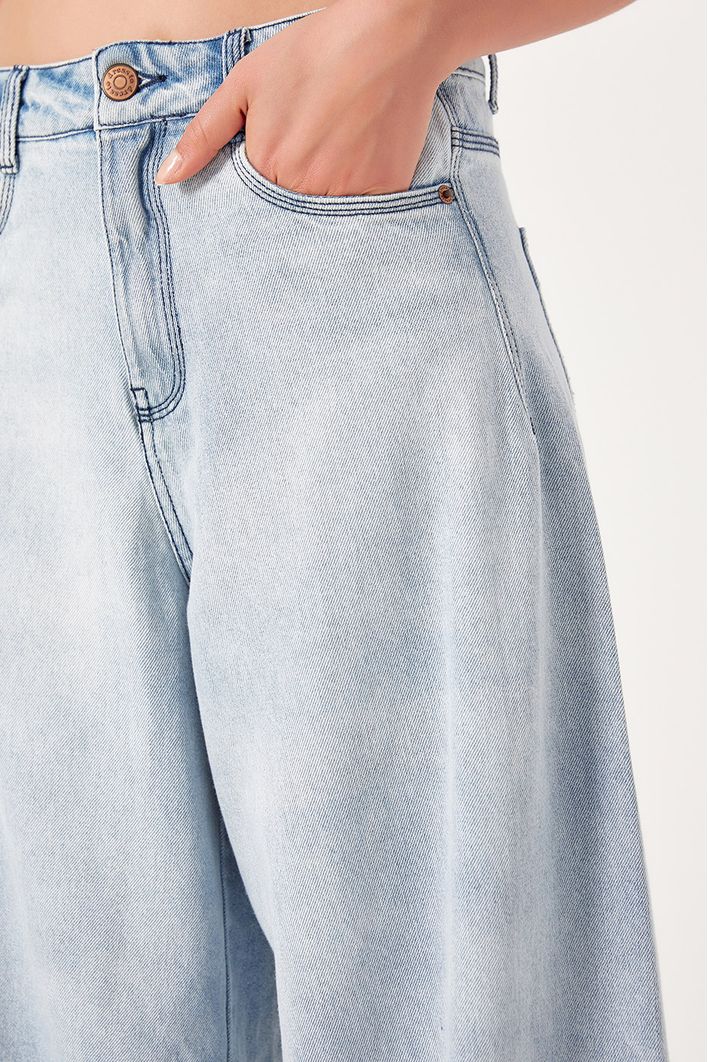 Calça Jeans Detalhe Pence