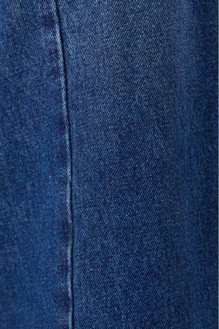 Calça Jeans Detalhe Pespontos