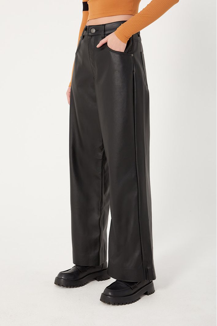 Calça Boyfriend Leather