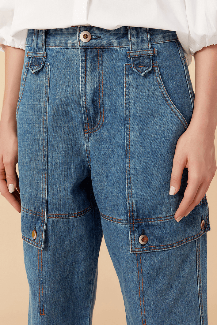 Calça Jeans Detalhe Recortes