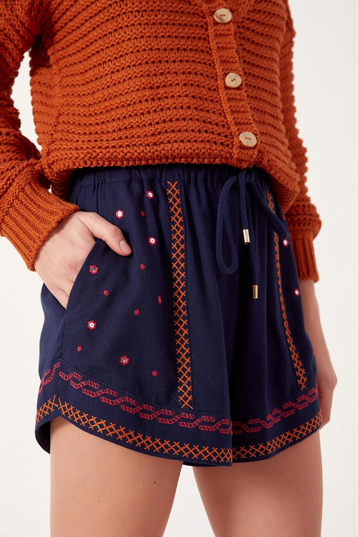 Short Linho Bordado