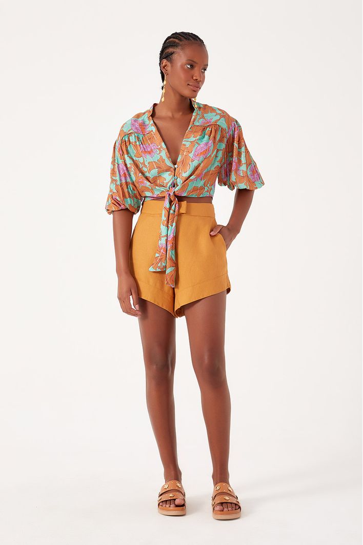 Short Linho Barra Inclinada