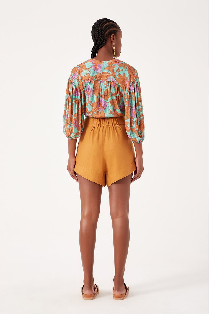 Short Linho Barra Inclinada