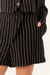 Short Risca de Giz Cos Transpassado