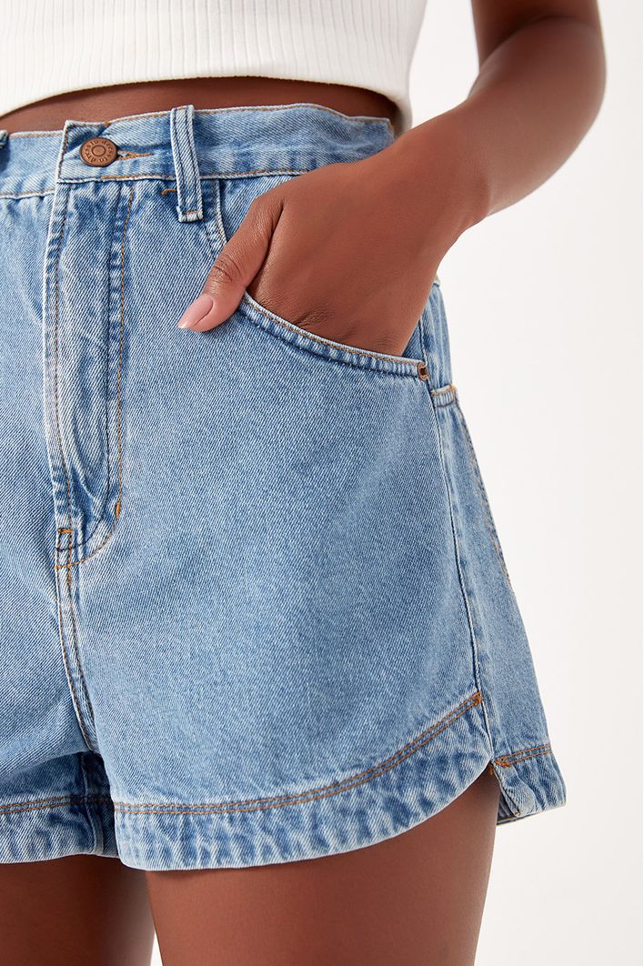 Short Jeans Bolso Deslocado