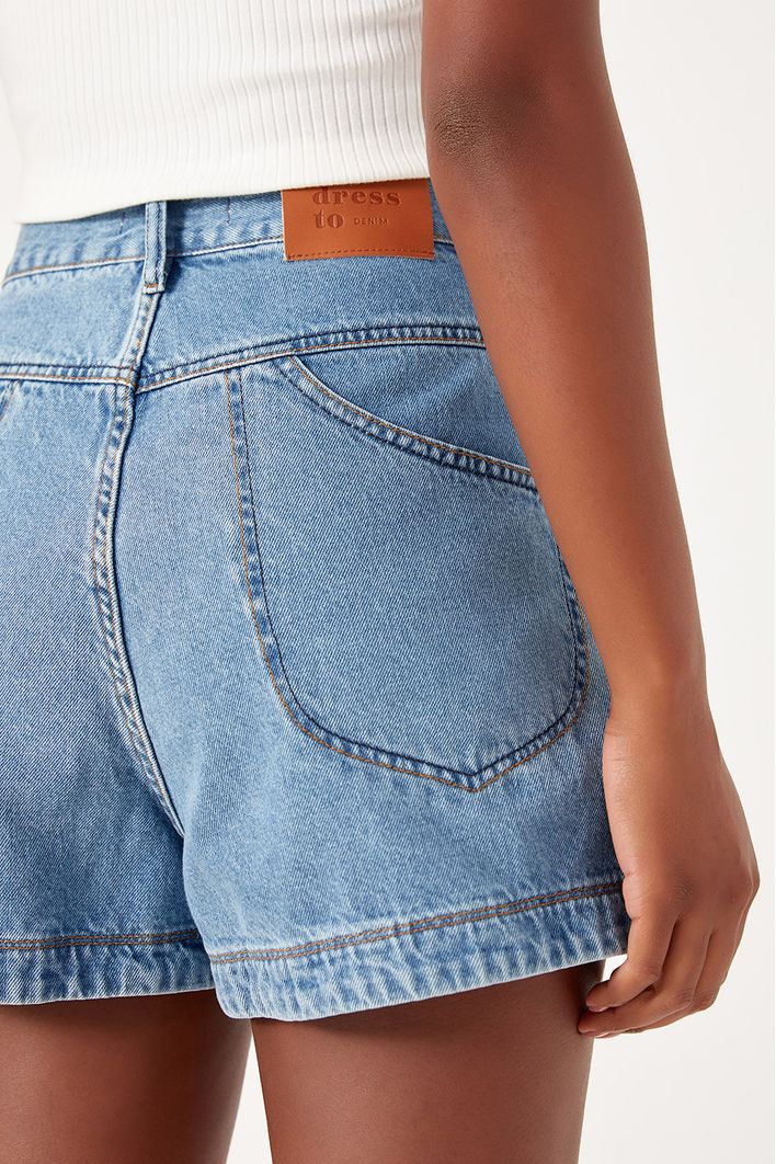 Short Jeans Bolso Deslocado