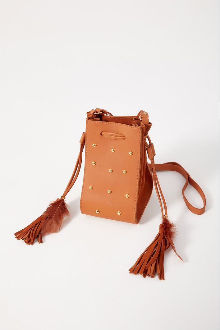 Bolsa Bucket Camurça Tachas