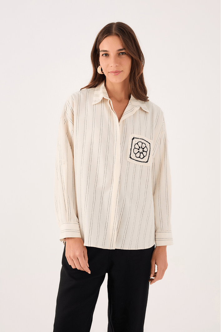 Camisa Listras Bolso Crochê