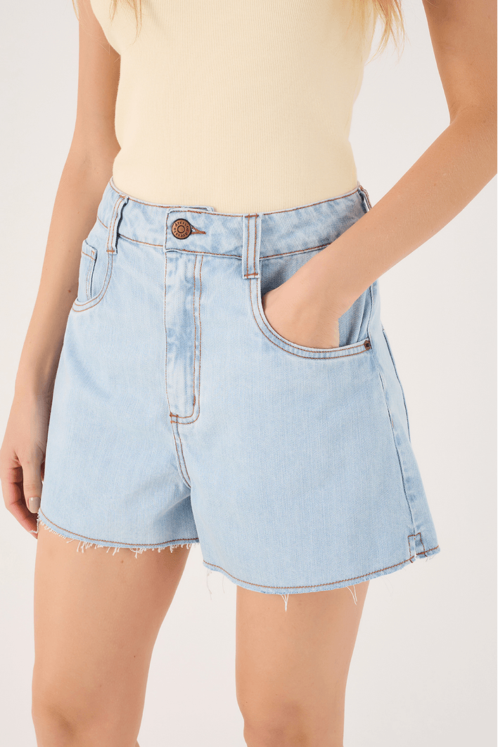 Short Jeans Basic Claro