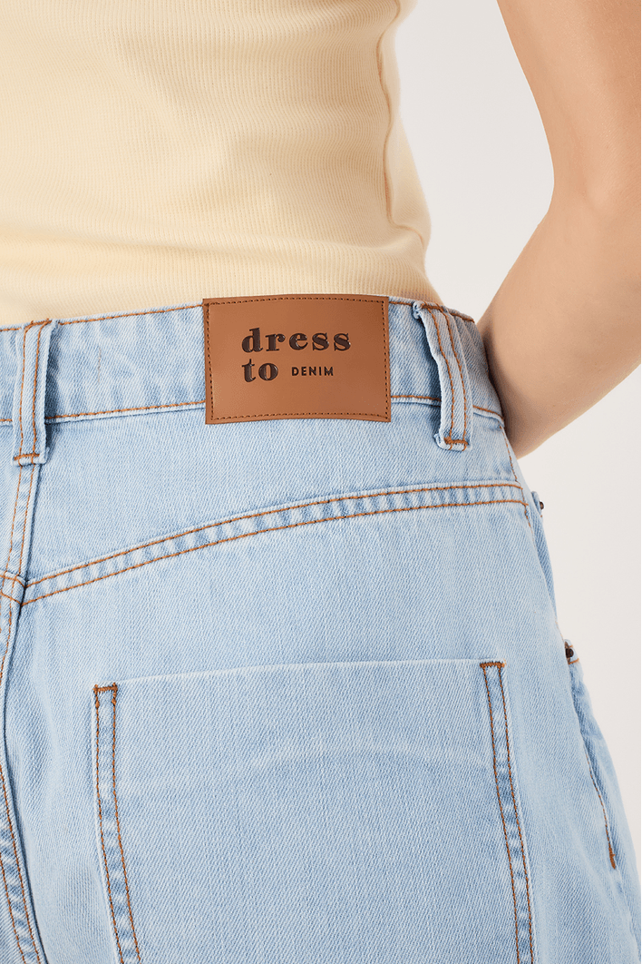 Short Jeans Basic Claro