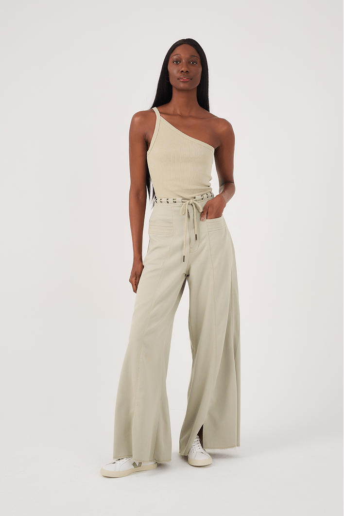 Camiseta Básica Ombro Só