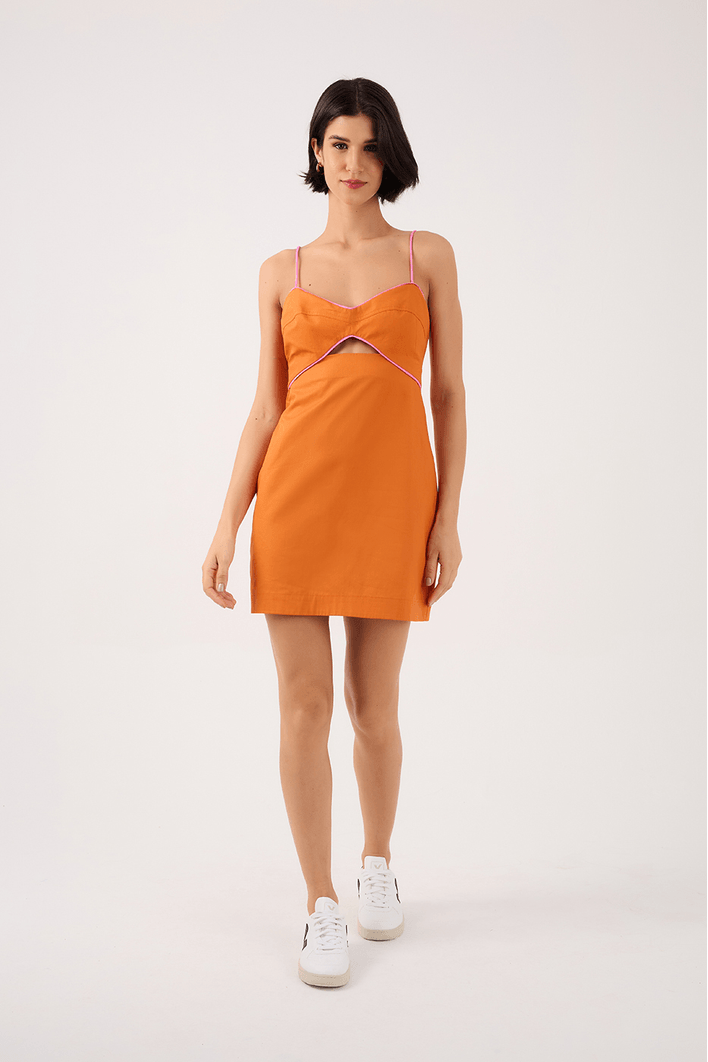 Vestido Curto Recortes