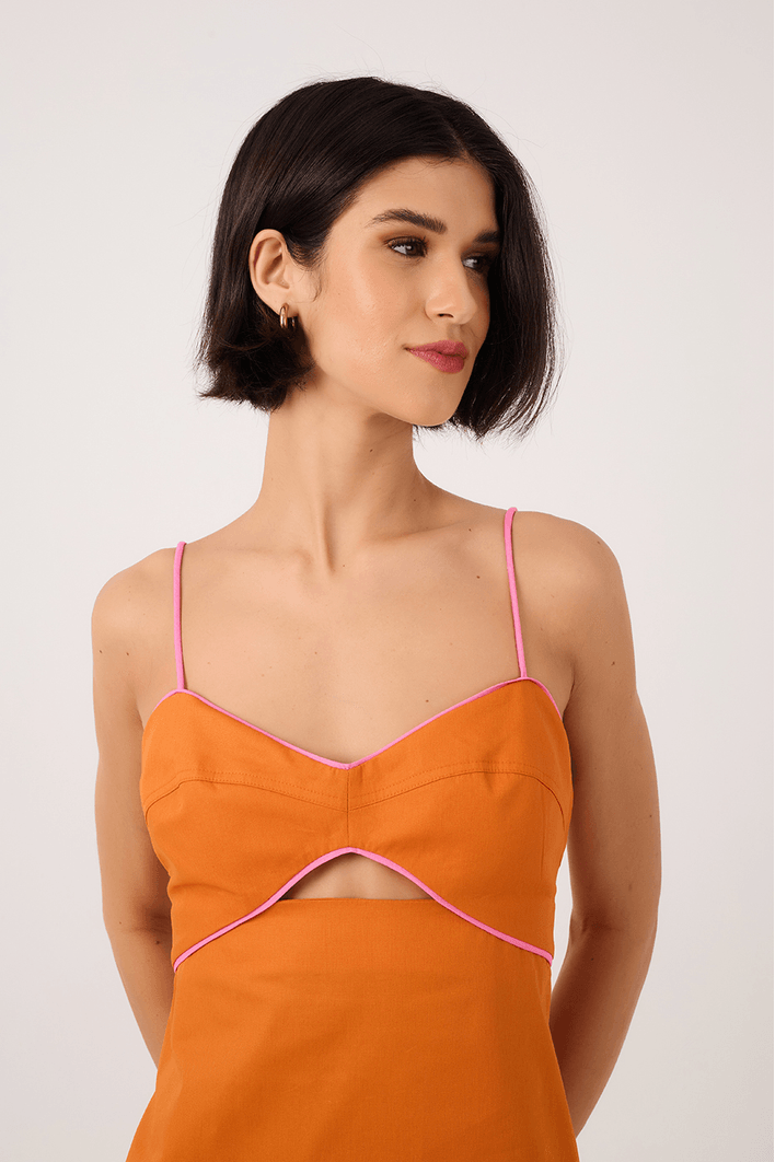 Vestido Curto Recortes