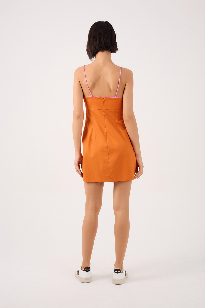 Vestido Curto Recortes