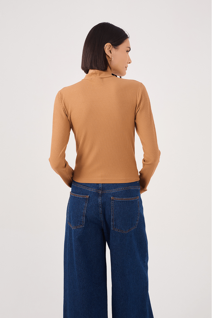 Blusa Gola Alta Canelada