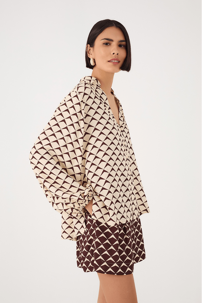 Camisa Decote Tesoura Estampa Asa Delta