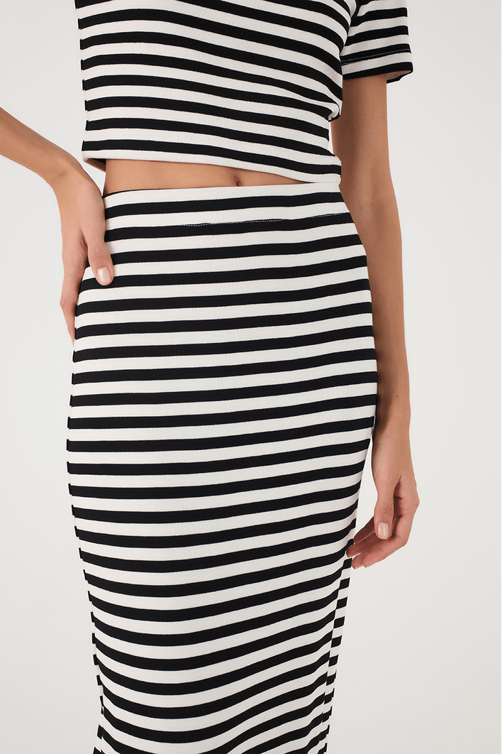 Conjunto Blusa E Saia Estampa P/b