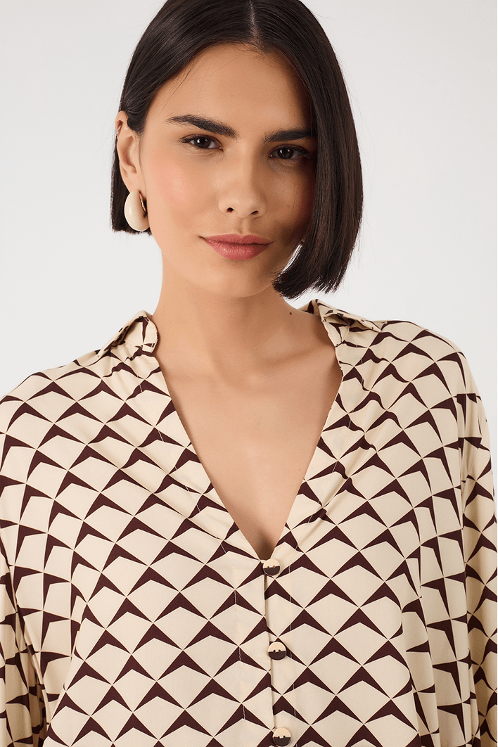 Camisa Decote Tesoura Estampa Asa Delta