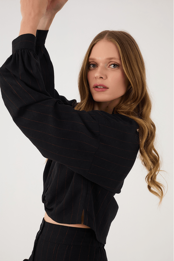 Camisa Cropped Listras Ombro Deslocado