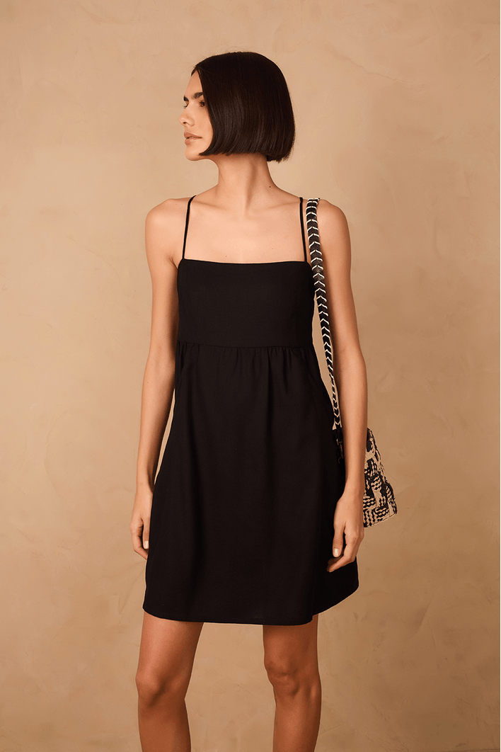 Vestido Curto Linho Bolsos Laterais